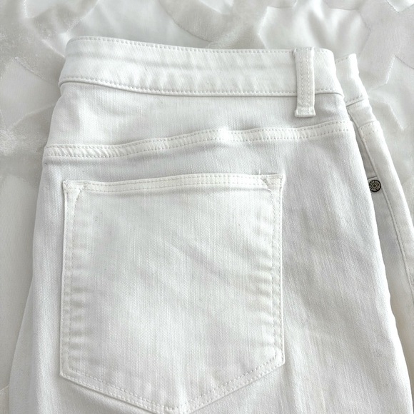 Talbots High Waist Straight Leg White 5 Pocket Jeans. Made w/2% Spandex. Size 16 - Picture 5 of 11
